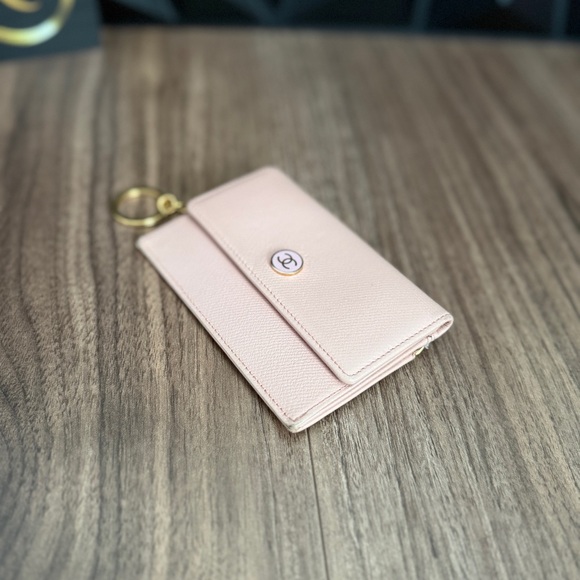 CHANEL Coco Button Coin & Key Case - Picture 6 of 17